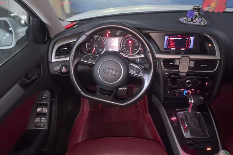 Used Audi A4L 2013 35 TFSI Automatic Standard Model Steering Wheel