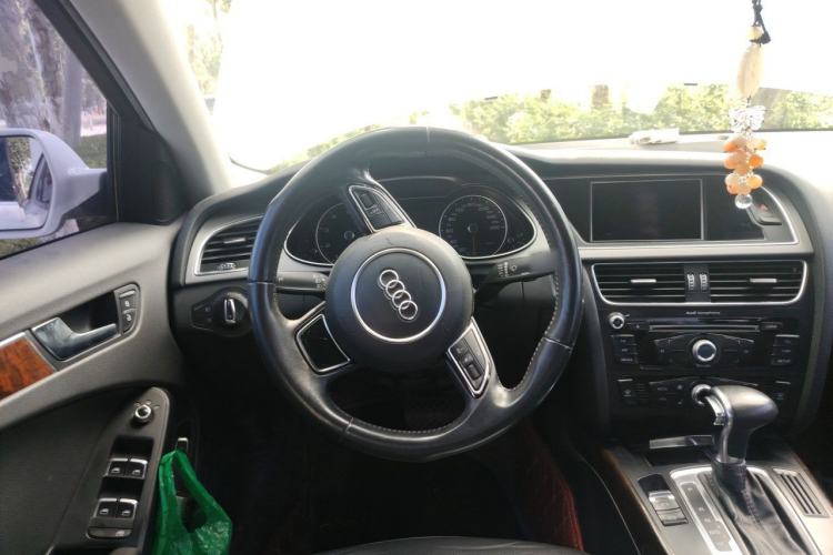 Used Audi A4L 2013 35 TFSI Automatic Comfort Model Steering Wheel