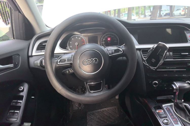 Used Audi A4L 2013 35 TFSI Automatic Technology Edition Steering Wheel