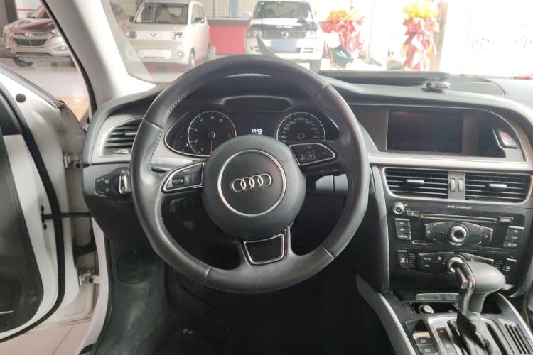 Used Audi A4L 2013 35 TFSI Automatic Standard Model Steering Wheel
