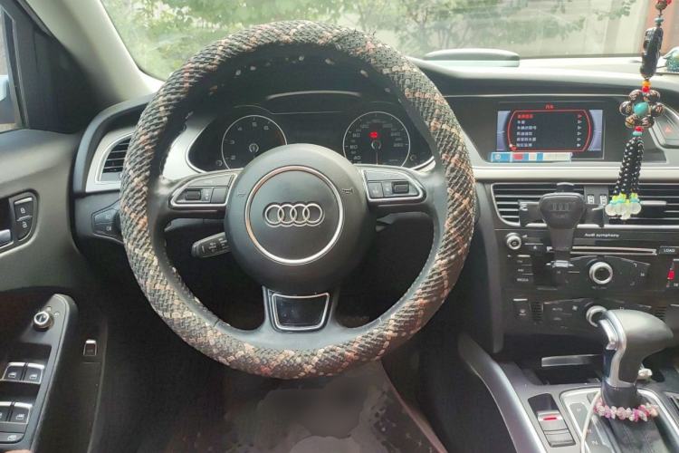 Used Audi A4L 2013 35 TFSI Automatic Standard Model Steering Wheel