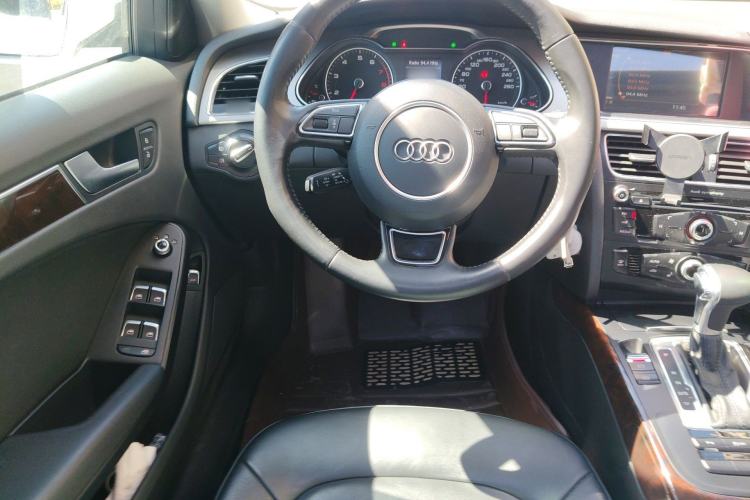 Used Audi A4L 2013 35 TFSI Automatic Comfort Model Steering Wheel