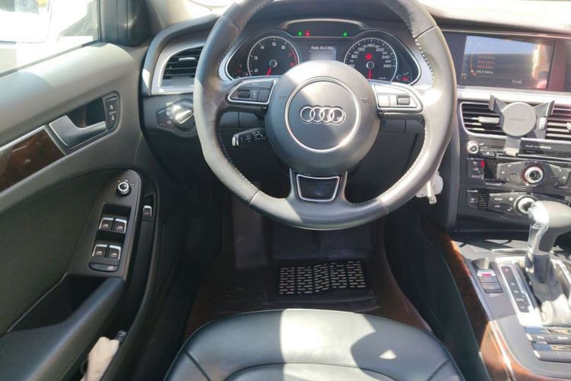 Used Audi A4L 2013 35 TFSI Automatic Comfort Model Steering Wheel