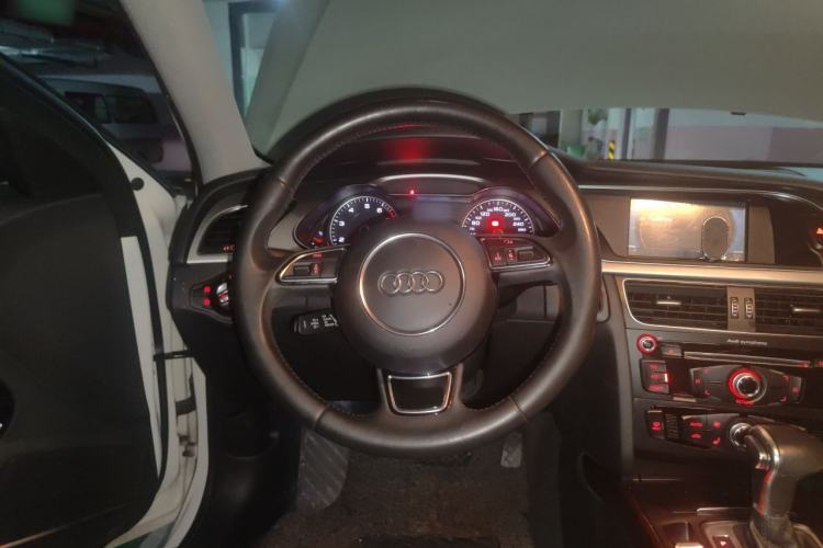 Used Audi A4L 2013 35 TFSI Automatic Comfort Model Steering Wheel