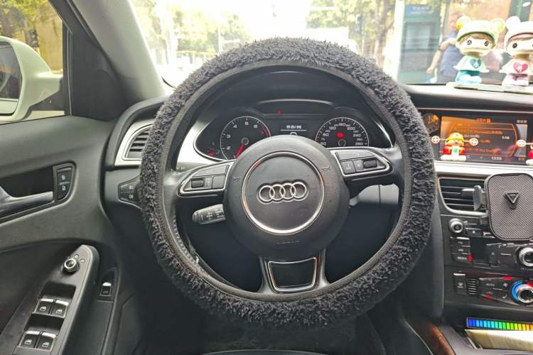 Used Audi A4L 2013 35 TFSI Automatic Comfort Model Steering Wheel
