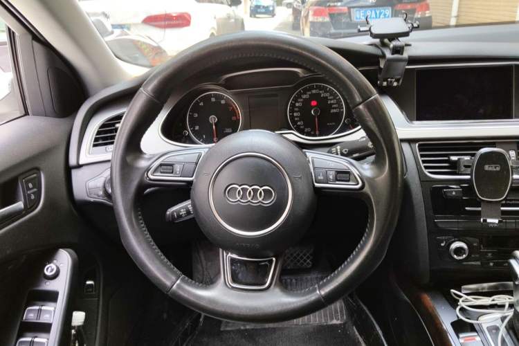 Used Audi A4L 2013 35 TFSI Automatic Technology Edition Steering Wheel