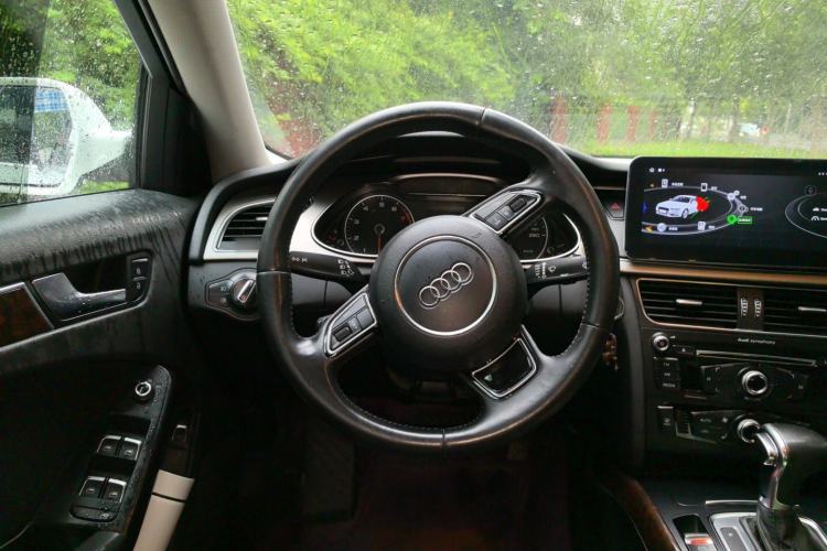 Used Audi A4L 2013 35 TFSI Automatic Comfort Model Steering Wheel
