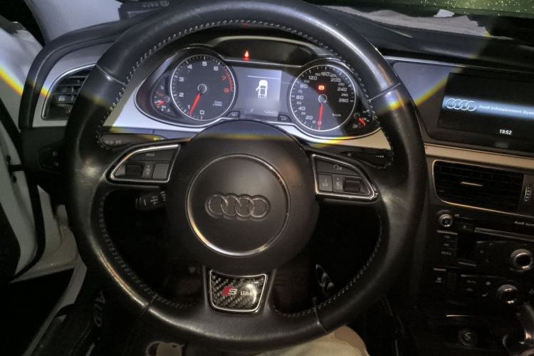 Used Audi A4L 2013 35 TFSI Automatic Comfort Model Steering Wheel