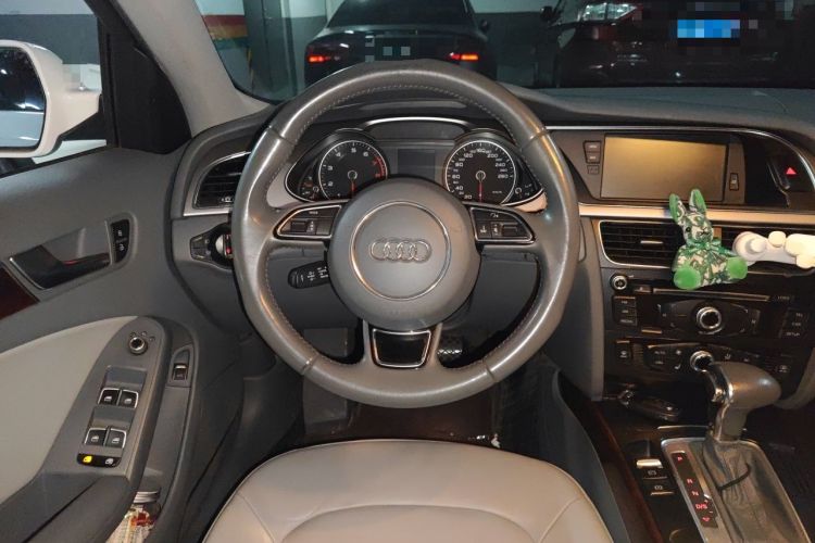 Used Audi A4L 2013 35 TFSI Automatic Standard Model Steering Wheel
