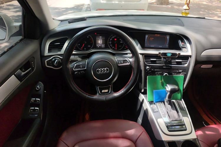Used Audi A4L 2013 35 TFSI Automatic Standard Model Steering Wheel