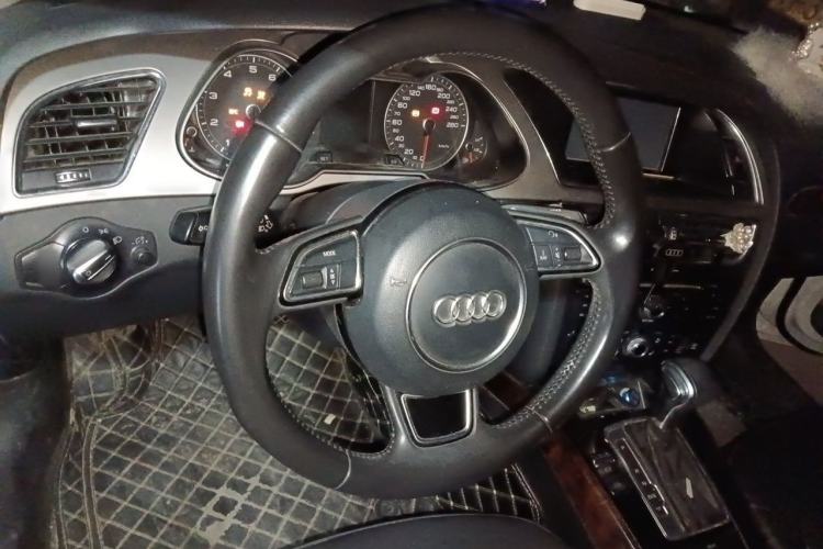Used Audi A4L 2013 35 TFSI Automatic Standard Model Steering Wheel