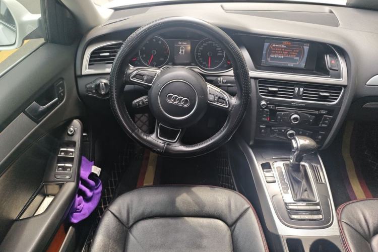 Used Audi A4L 2013 35 TFSI Automatic Standard Model Steering Wheel