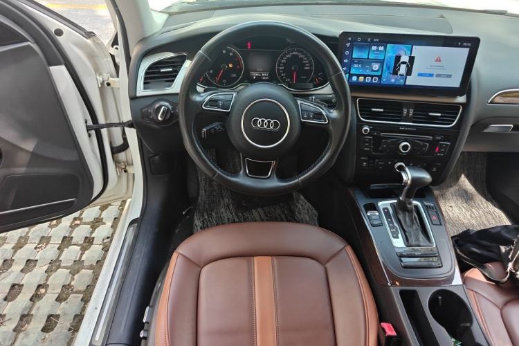 Used Audi A4L 2013 35 TFSI Automatic Standard Model Steering Wheel