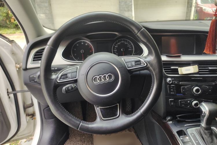 Used Audi A4L 2013 35 TFSI Automatic Comfort Model Steering Wheel