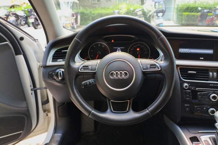 Used Audi A4L 2013 40 TFSI quattro Individual Sport Edition Steering Wheel