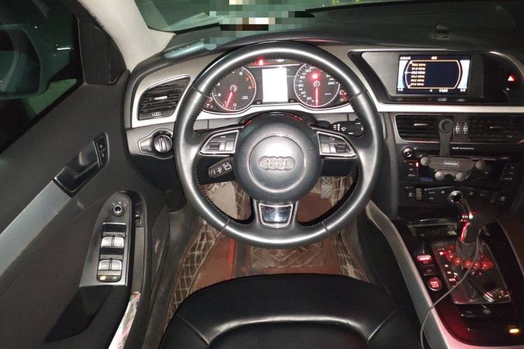 Used Audi A4L 2013 35 TFSI Automatic Standard Model Steering Wheel