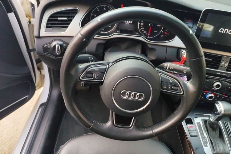 Used Audi A4L 2013 35 TFSI Automatic Comfort Model Steering Wheel