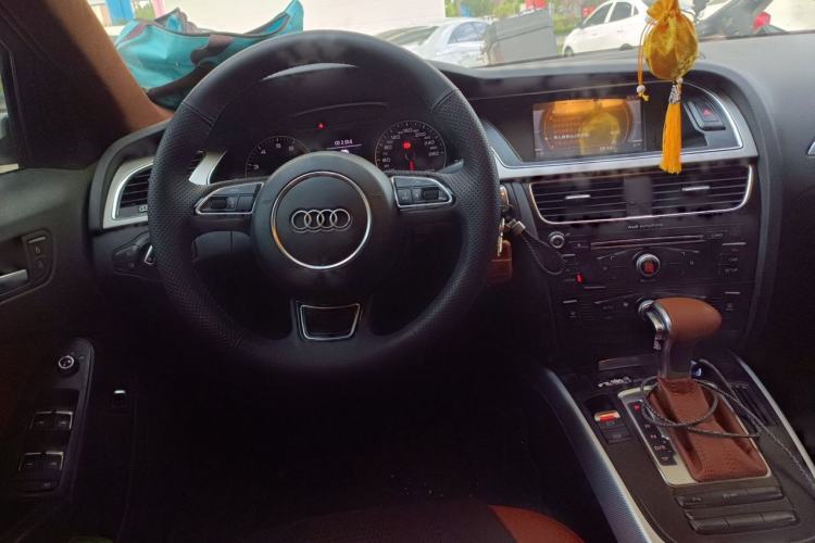Used Audi A4L 2013 35 TFSI Automatic Standard Model Steering Wheel