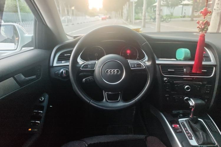 Used Audi A4L 2013 35 TFSI Automatic Standard Model Steering Wheel