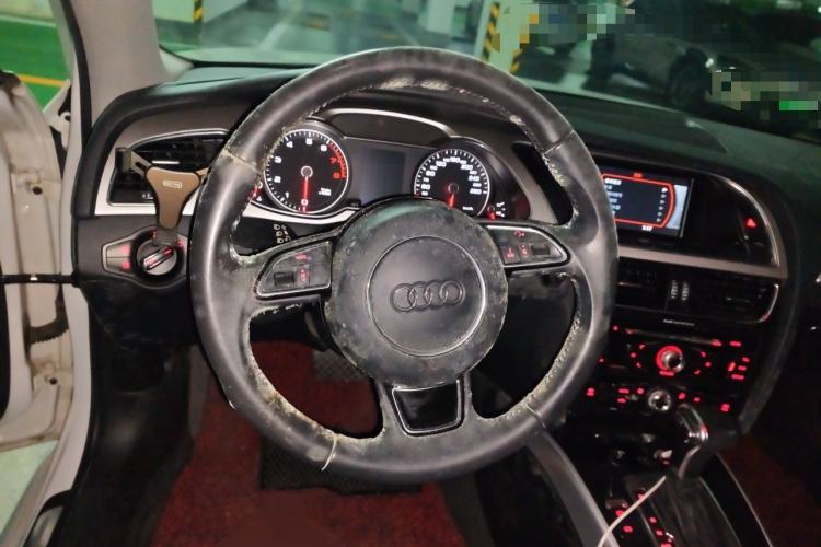 Used Audi A4L 2013 35 TFSI Automatic Comfort Model Steering Wheel