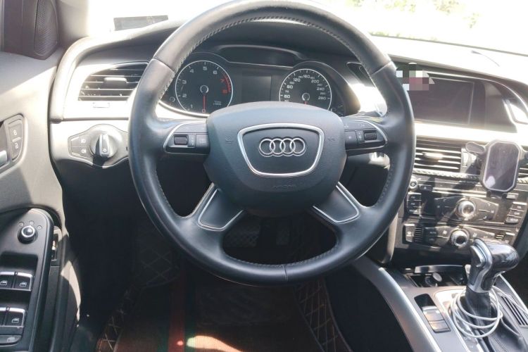 Used Audi A4L 2013 30 TFSI Automatic Comfort Model Steering Wheel
