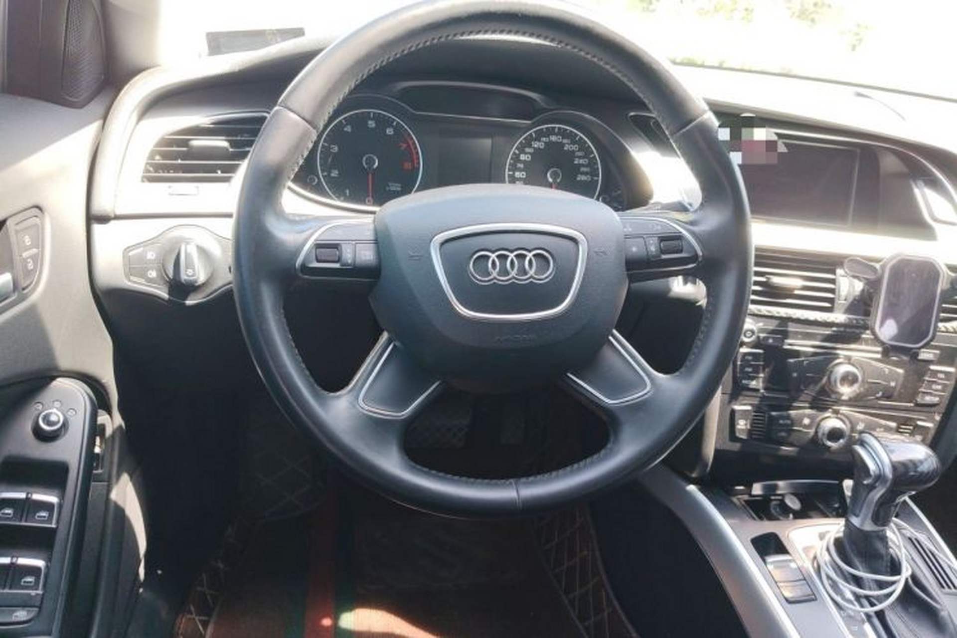 Used Audi A4L 2013 30 TFSI Automatic Comfort Model Steering Wheel