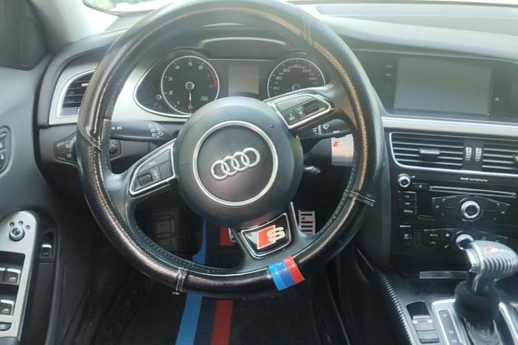 Used Audi A4L 2013 35 TFSI Automatic Comfort Model Steering Wheel