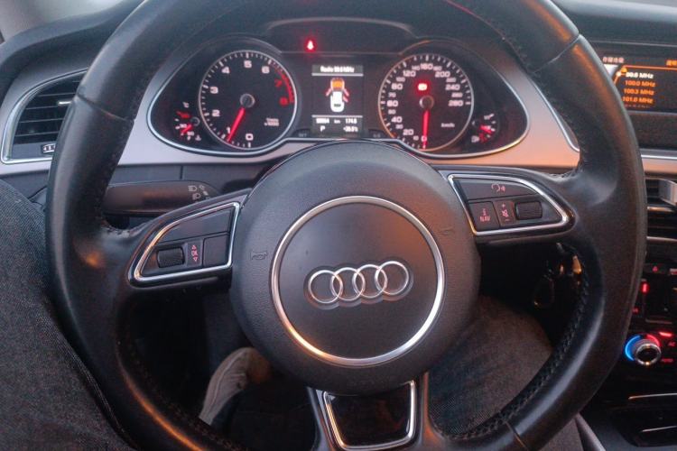 Used Audi A4L 2013 35 TFSI Automatic Comfort Model Steering Wheel