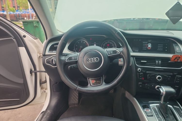 Used Audi A4L 2013 35 TFSI Automatic Technology Edition Steering Wheel