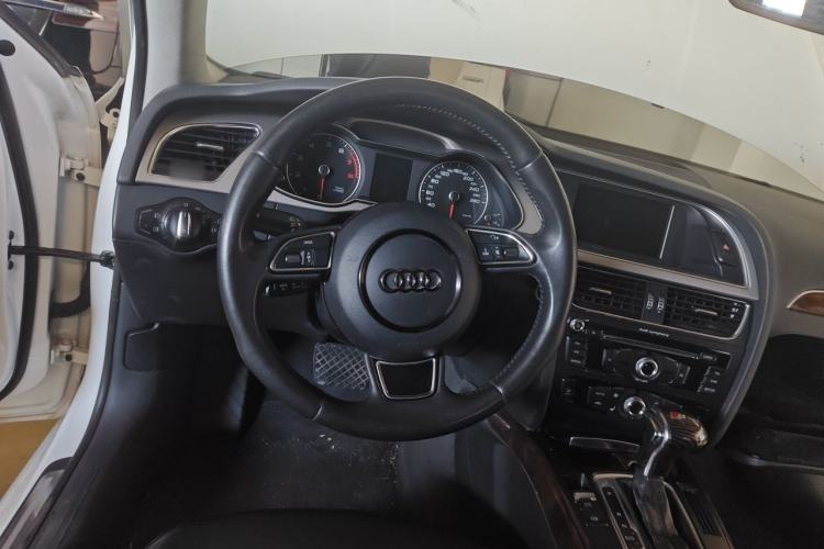 Used Audi A4L 2013 35 TFSI Automatic Comfort Model Steering Wheel