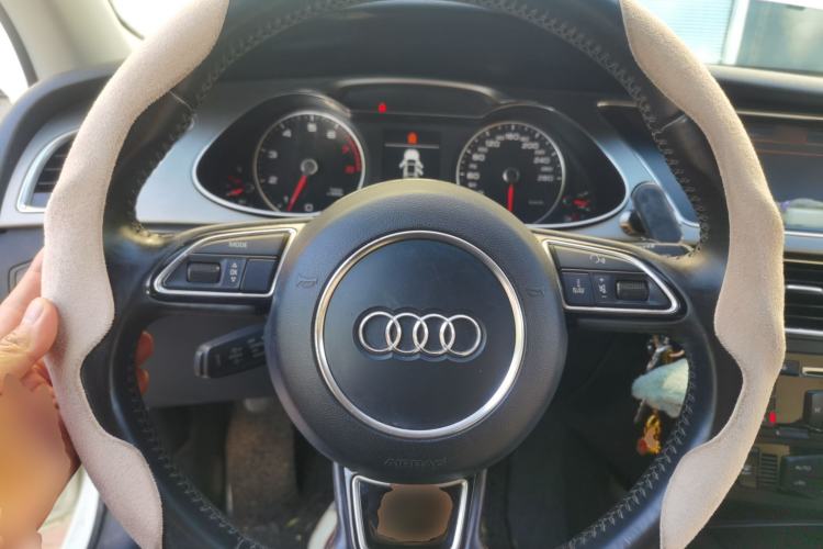 Used Audi A4L 2013 35 TFSI Automatic Comfort Model Steering Wheel