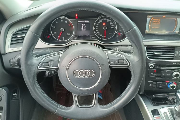 Used Audi A4L 2013 35 TFSI Automatic Standard Model Steering Wheel