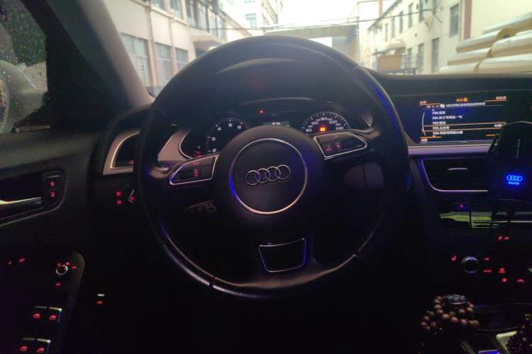 Used Audi A4L 2013 35 TFSI Automatic Technology Edition Steering Wheel