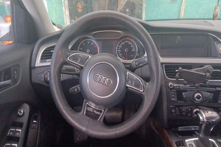 Used Audi A4L 2013 35 TFSI Automatic Comfort Model Steering Wheel
