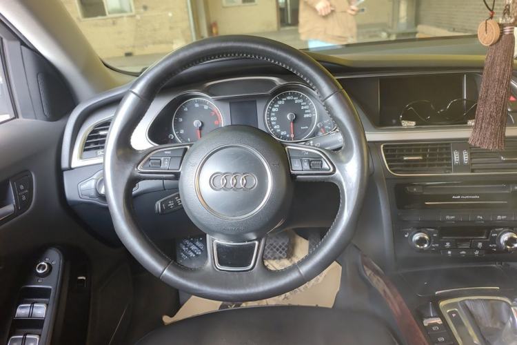 Used Audi A4L 2013 35 TFSI Automatic Technology Edition Steering Wheel