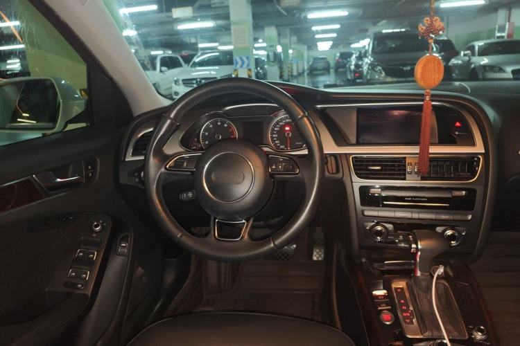 Used Audi A4L 2013 35 TFSI Automatic Technology Edition Steering Wheel