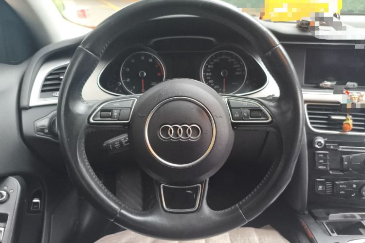 Used Audi A4L 2013 35 TFSI Automatic Comfort Model Steering Wheel
