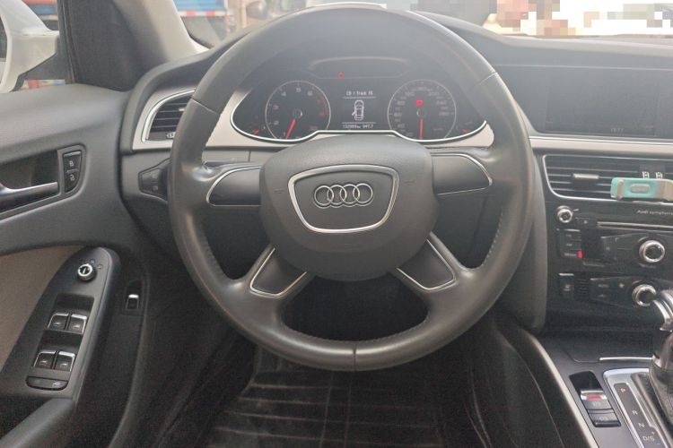 Used Audi A4L 2013 30 TFSI Automatic Comfort Model Steering Wheel