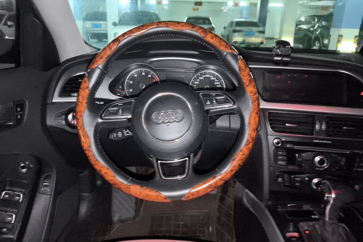 Used Audi A4L 2013 35 TFSI Automatic Standard Model Steering Wheel