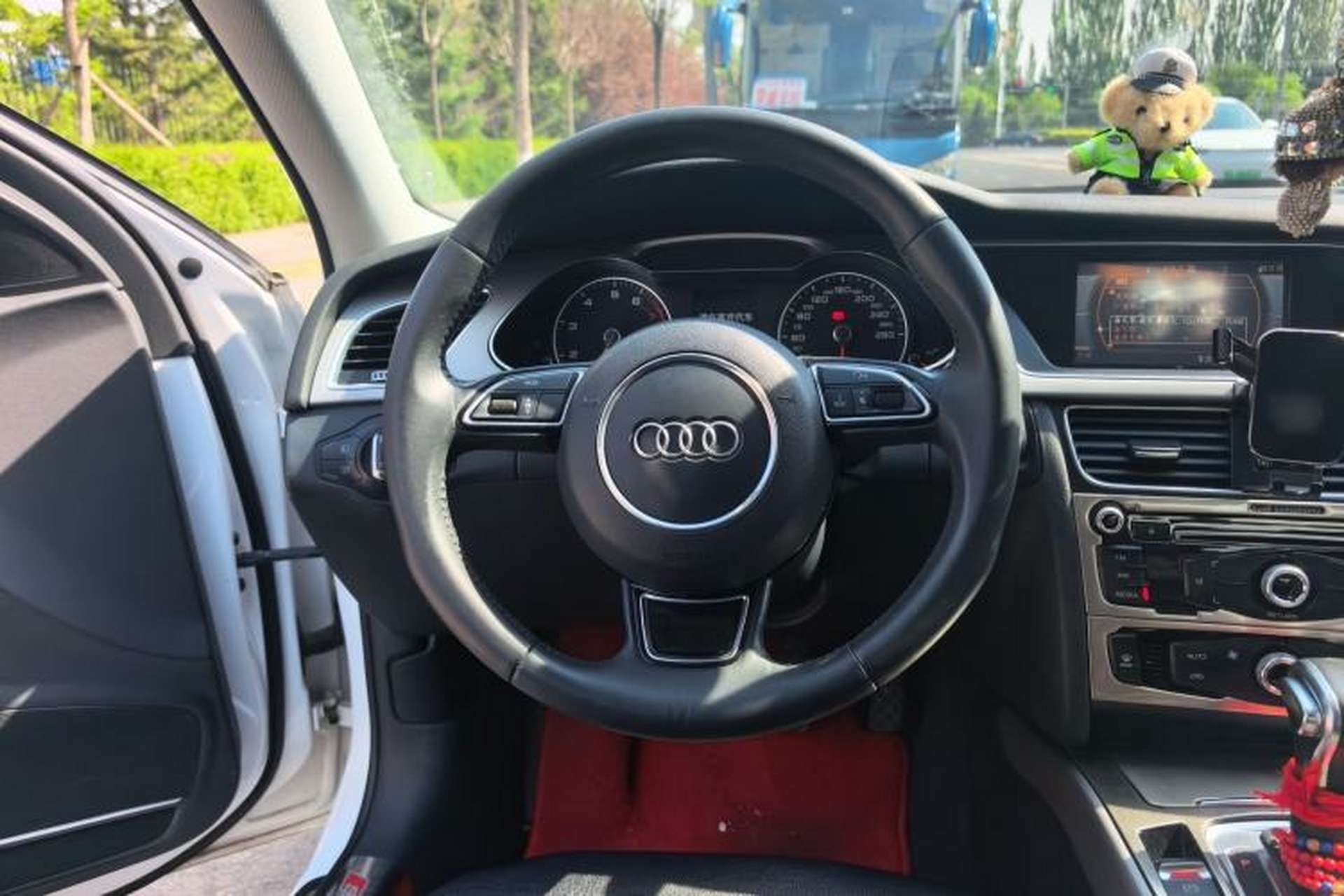 Used Audi A4L 2013 35 TFSI Automatic Comfort Model Steering Wheel