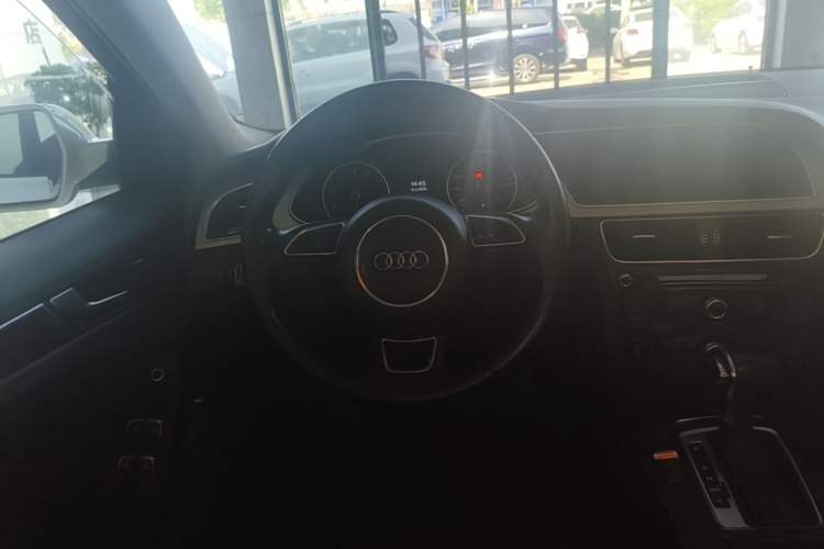 Used Audi A4L 2013 35 TFSI Automatic Comfort Model Steering Wheel