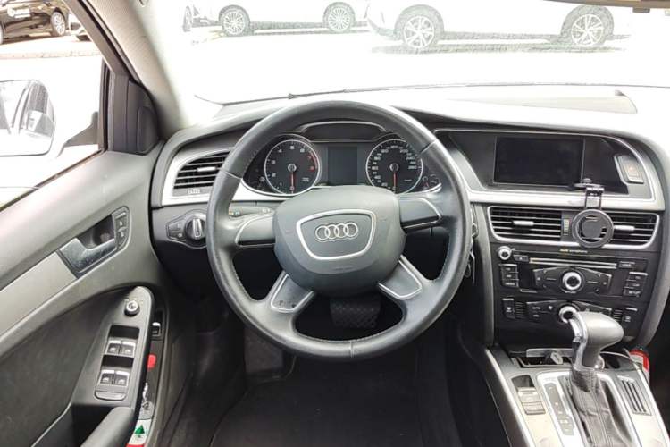 Used Audi A4L 2013 30 TFSI Automatic Comfort Model Steering Wheel