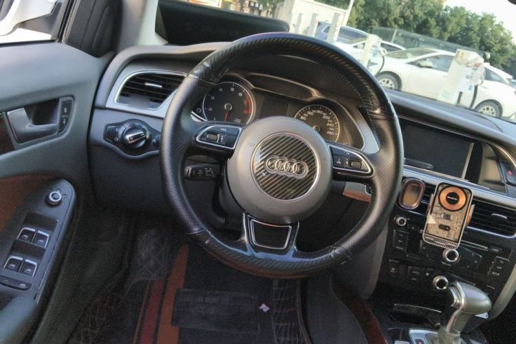 Used Audi A4L 2013 35 TFSI Automatic Standard Model Steering Wheel
