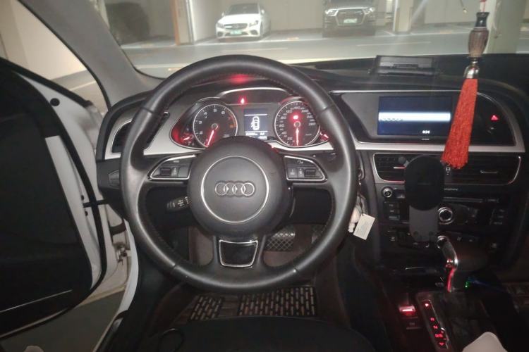 Used Audi A4L 2013 35 TFSI Automatic Comfort Model Steering Wheel