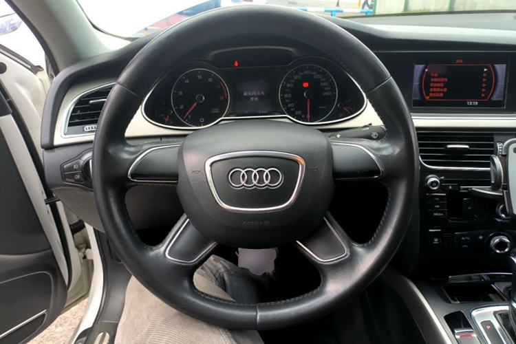 Used Audi A4L 2013 30 TFSI Automatic Comfort Model Steering Wheel
