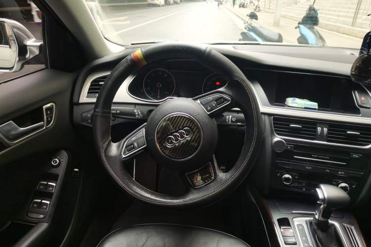 Used Audi A4L 2013 35 TFSI Automatic Technology Edition Steering Wheel