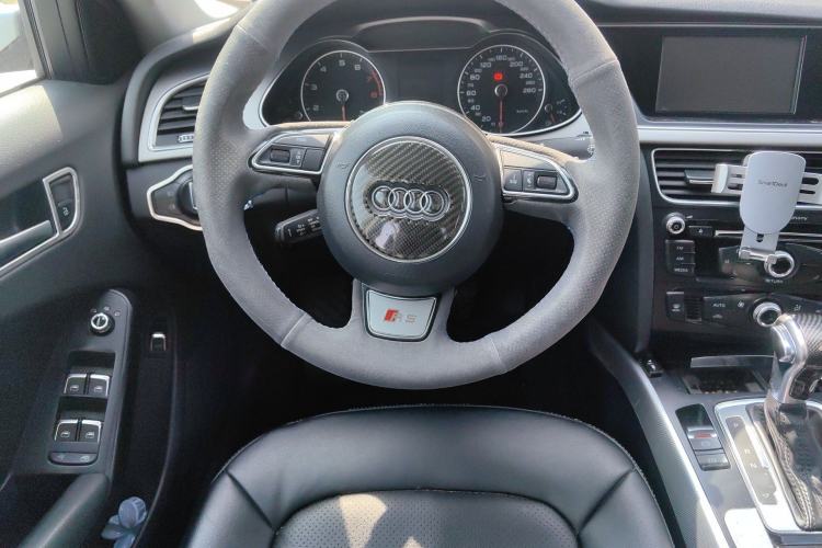 Used Audi A4L 2013 35 TFSI Automatic Standard Model Steering Wheel