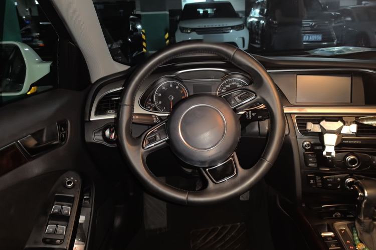 Used Audi A4L 2013 35 TFSI Automatic Comfort Model Steering Wheel