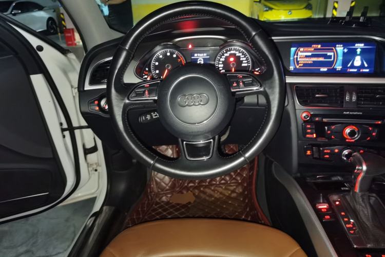 Used Audi A4L 2013 35 TFSI Automatic Standard Model Steering Wheel