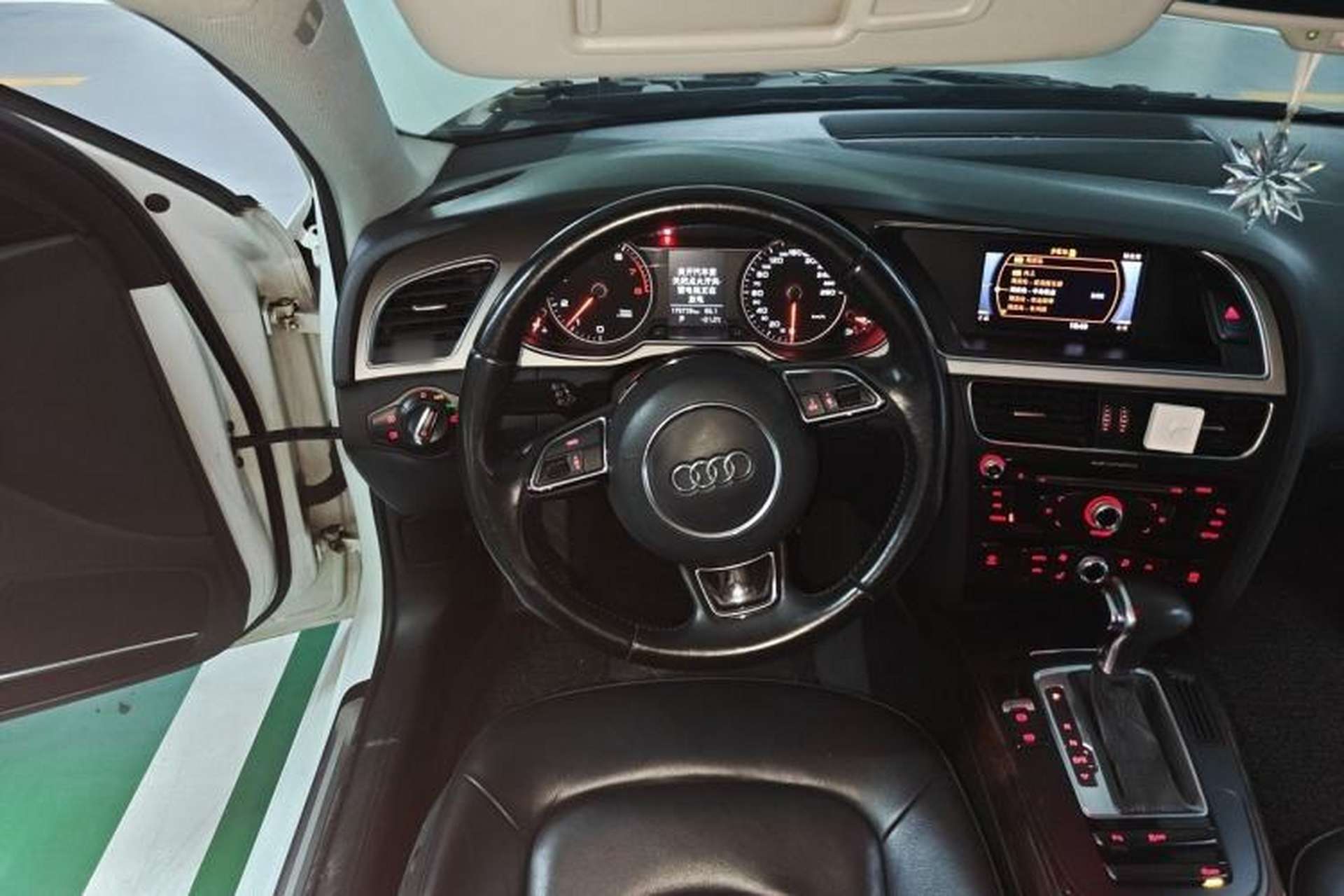 Used Audi A4L 2013 35 TFSI Automatic Comfort Model Steering Wheel